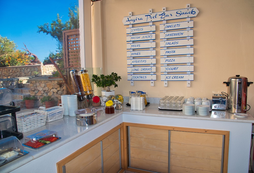 Villa Angira — Restaurant & bars in Kamari, South Aegean