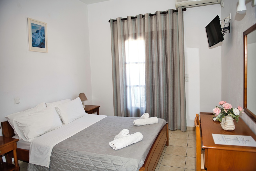 Villa Angira — Hotel rooms in Kamari, South Aegean