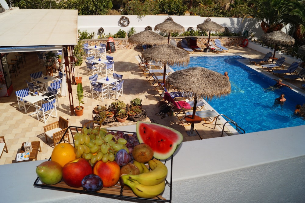 Villa Angira — Swimming pool in Kamari, South Aegean