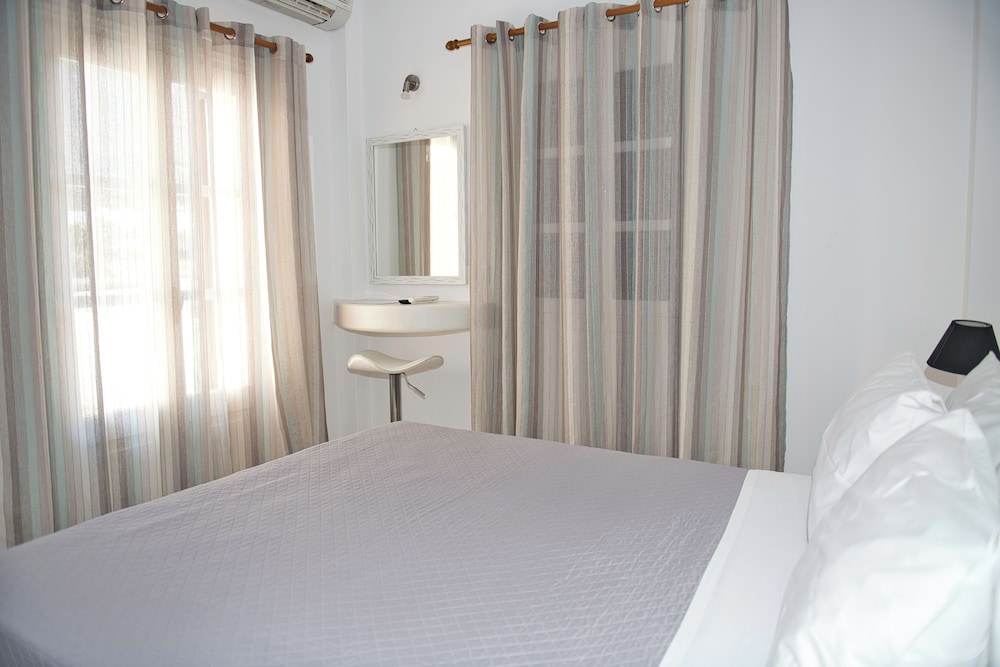 Villa Angira — Hotel rooms in Kamari, South Aegean