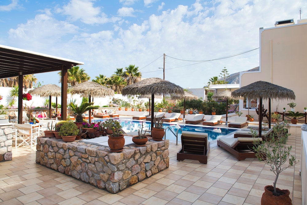 Villa Angira — Swimming pool in Kamari, South Aegean
