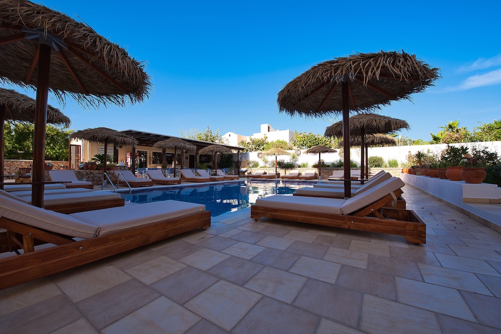 Villa Angira — Swimming pool in Kamari, South Aegean