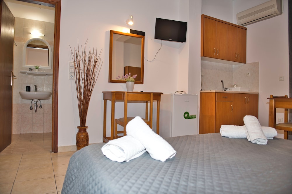 Villa Angira — Hotel rooms in Kamari, South Aegean