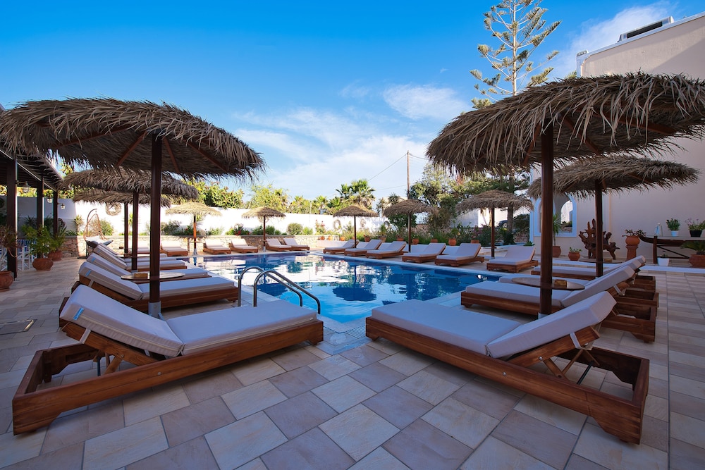 Villa Angira — Swimming pool in Kamari, South Aegean
