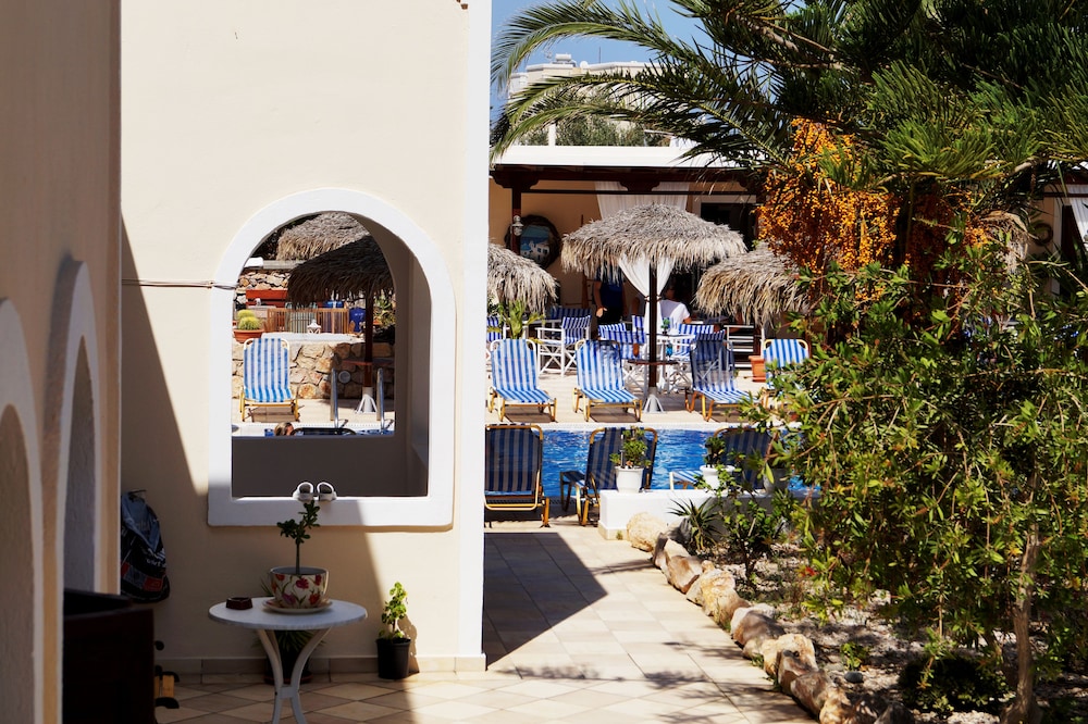 Villa Angira — Swimming pool in Kamari, South Aegean