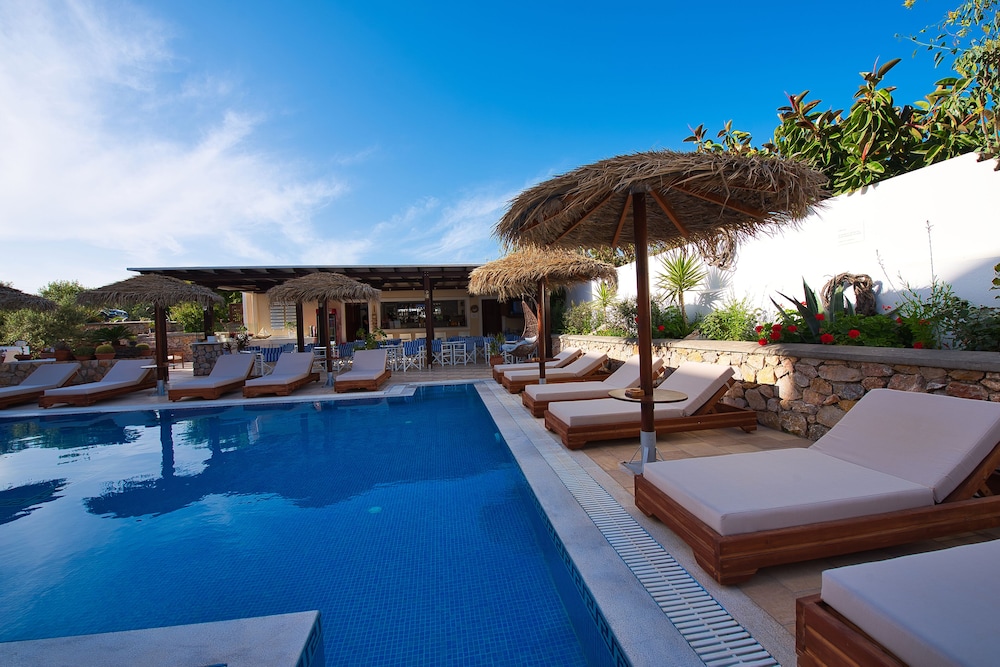 Villa Angira — Swimming pool in Kamari, South Aegean