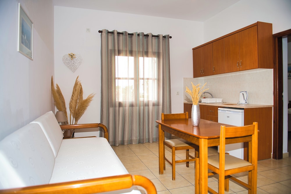 Villa Angira — Hotel rooms in Kamari, South Aegean
