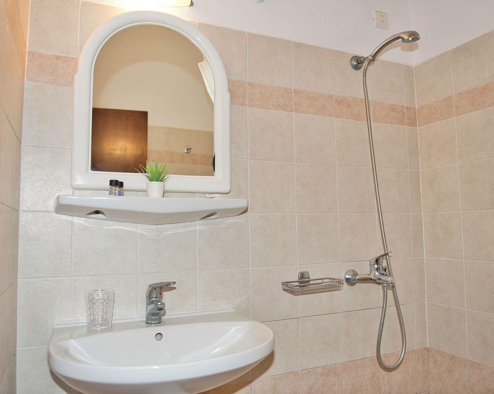 Villa Angira — Hotel rooms in Kamari, South Aegean