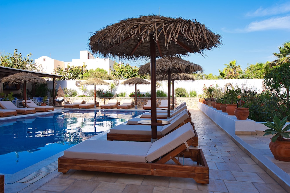 Villa Angira — Swimming pool in Kamari, South Aegean