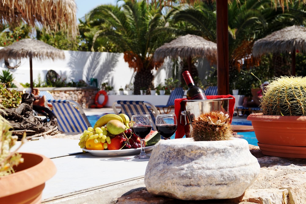 Villa Angira — Restaurant & bars in Kamari, South Aegean