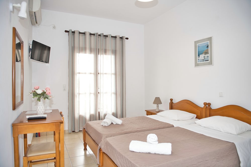 Villa Angira — Hotel rooms in Kamari, South Aegean