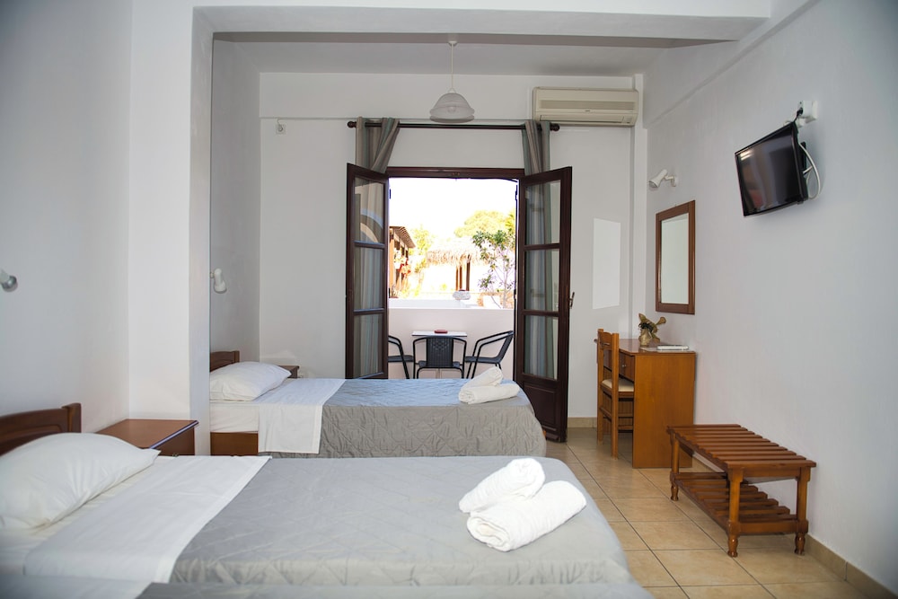 Villa Angira — Hotel rooms in Kamari, South Aegean