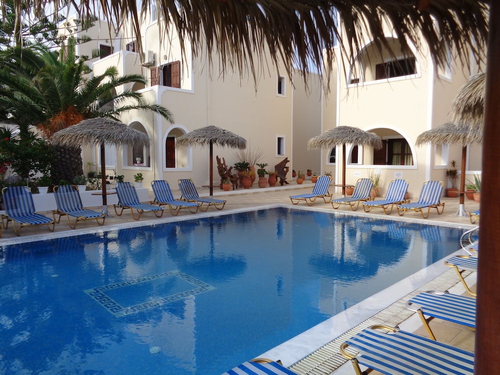 Villa Angira — Swimming pool in Kamari, South Aegean