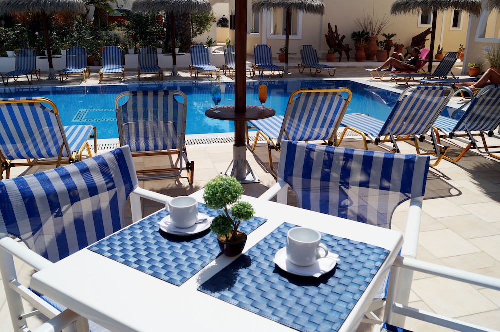 Villa Angira — Swimming pool in Kamari, South Aegean