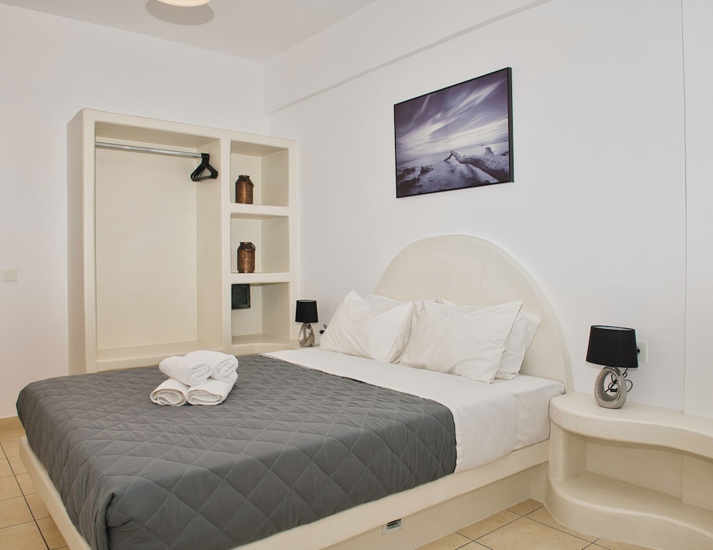 Villa Angira — Hotel rooms in Kamari, South Aegean