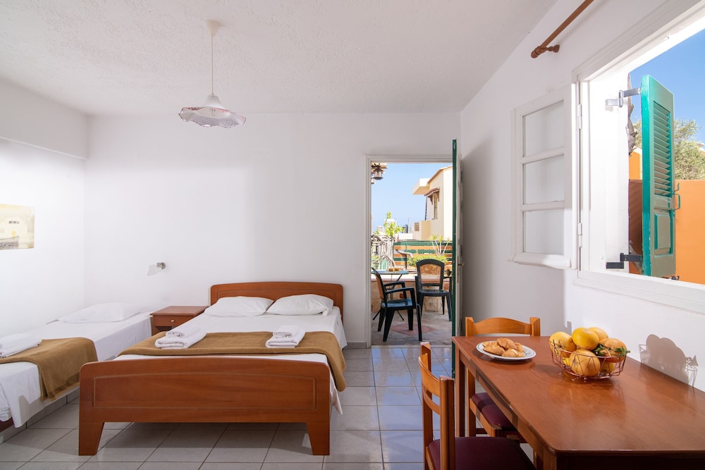 Golden Valentin Apartments — Hotel rooms in Hersonissos