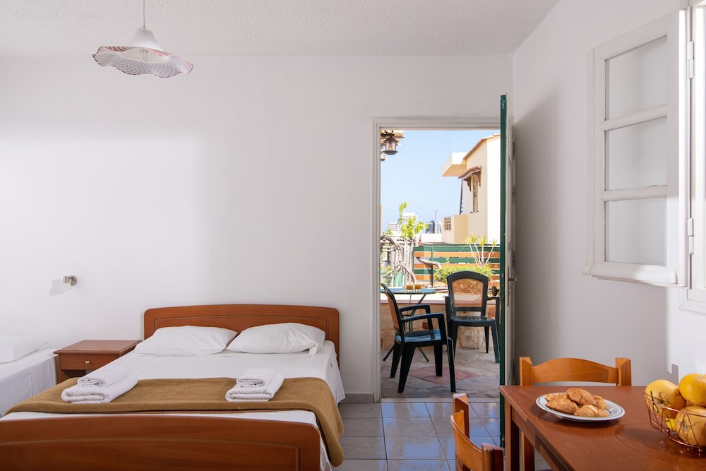 Golden Valentin Apartments — Hotel rooms in Hersonissos