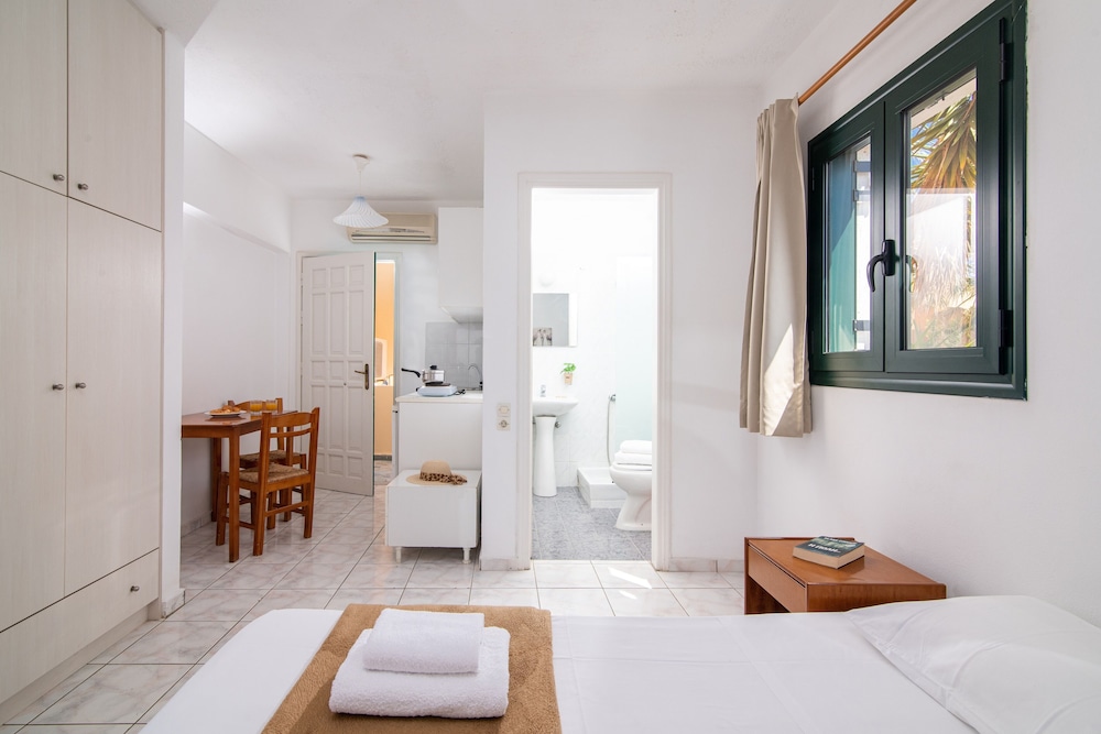 Golden Valentin Apartments — Hotel rooms in Hersonissos