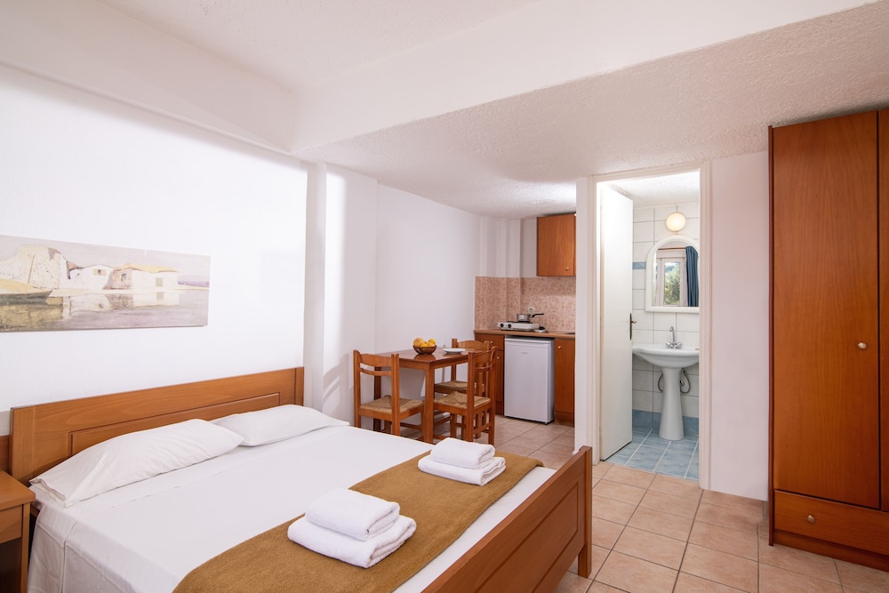 Golden Valentin Apartments — Hotel rooms in Hersonissos