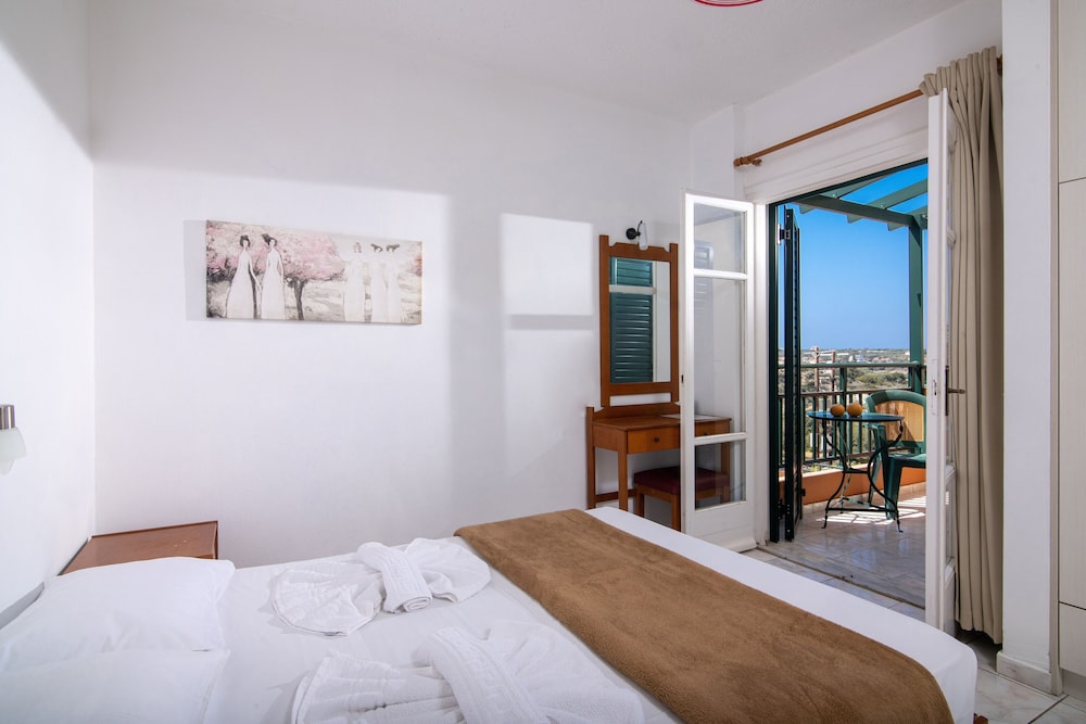 Golden Valentin Apartments — Hotel rooms in Hersonissos