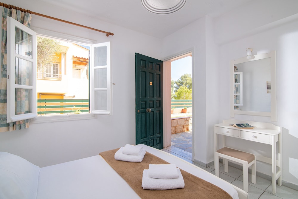 Golden Valentin Apartments — Hotel rooms in Hersonissos