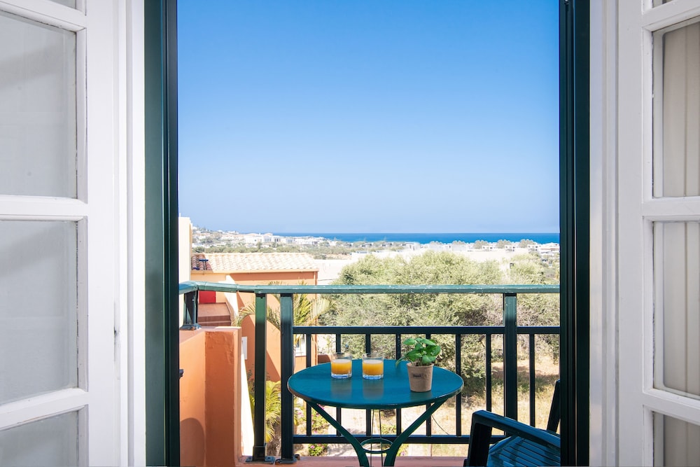 Golden Valentin Apartments — Hotel rooms in Hersonissos