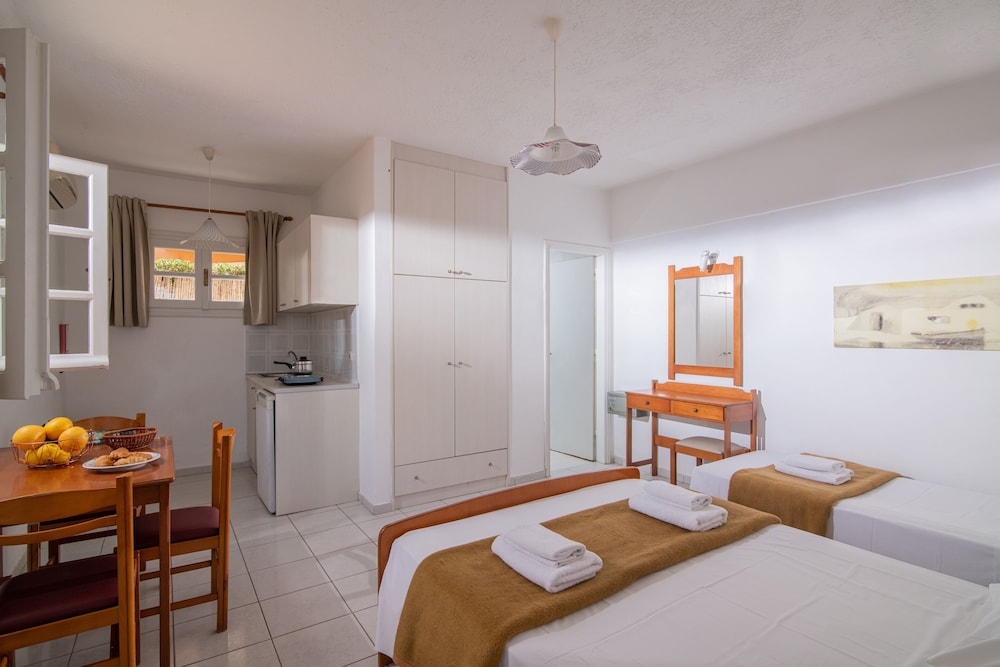 Golden Valentin Apartments — Hotel rooms in Hersonissos