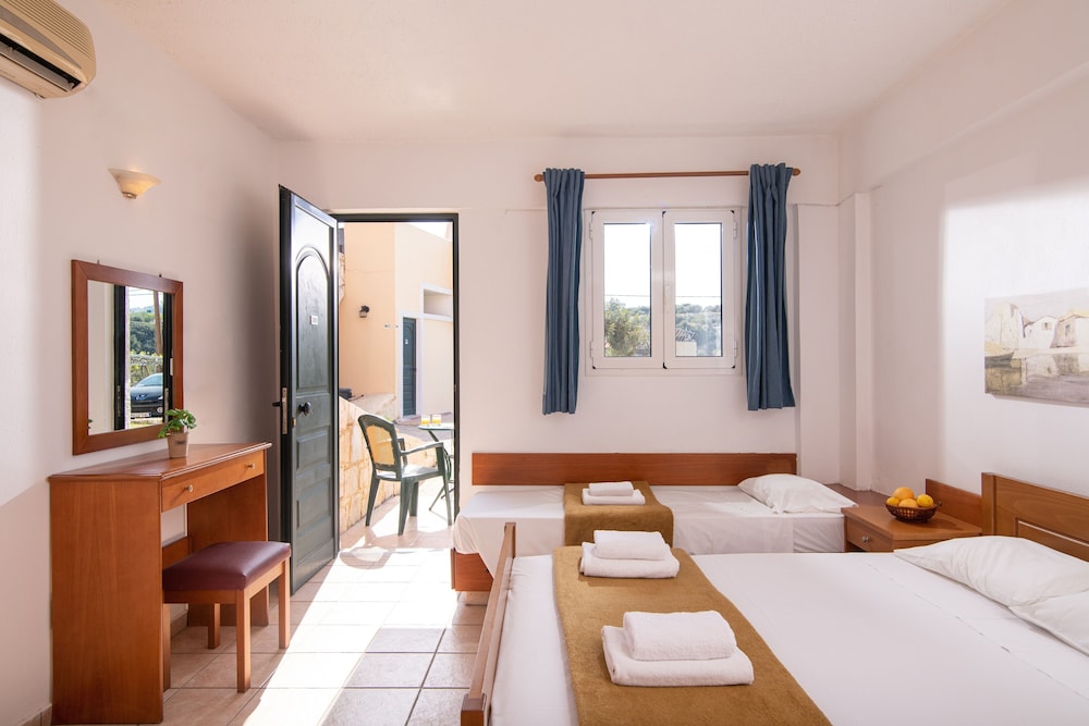 Golden Valentin Apartments — Hotel rooms in Hersonissos