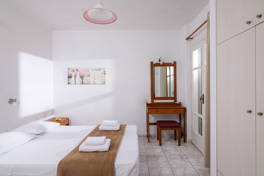 Golden Valentin Apartments — Hotel rooms in Hersonissos