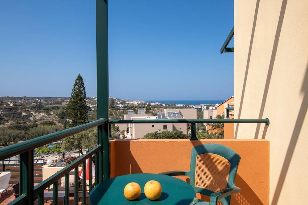 Golden Valentin Apartments — Hotel rooms in Hersonissos