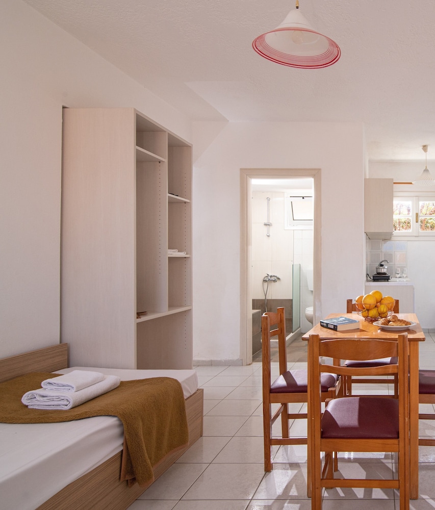 Golden Valentin Apartments — Hotel rooms in Hersonissos