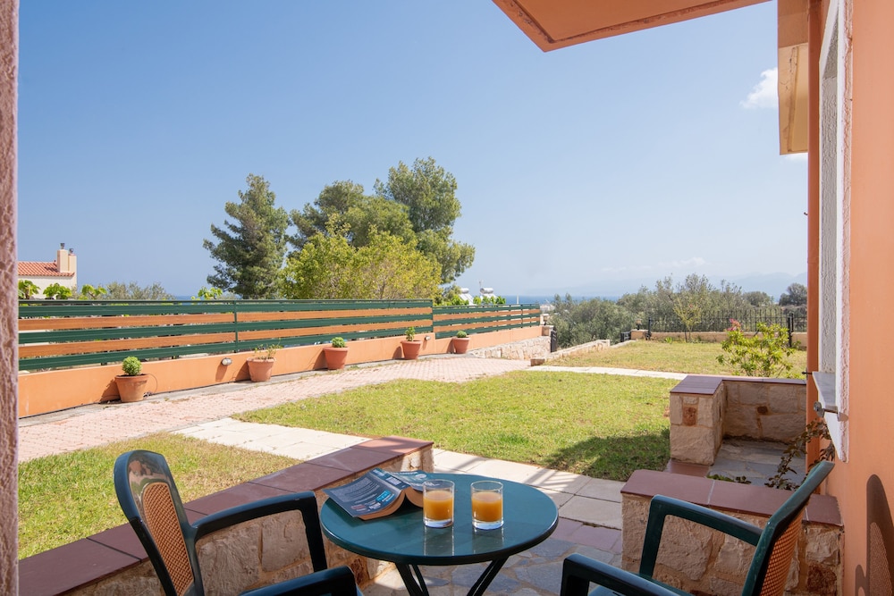 Golden Valentin Apartments — Restaurant & bars in Hersonissos