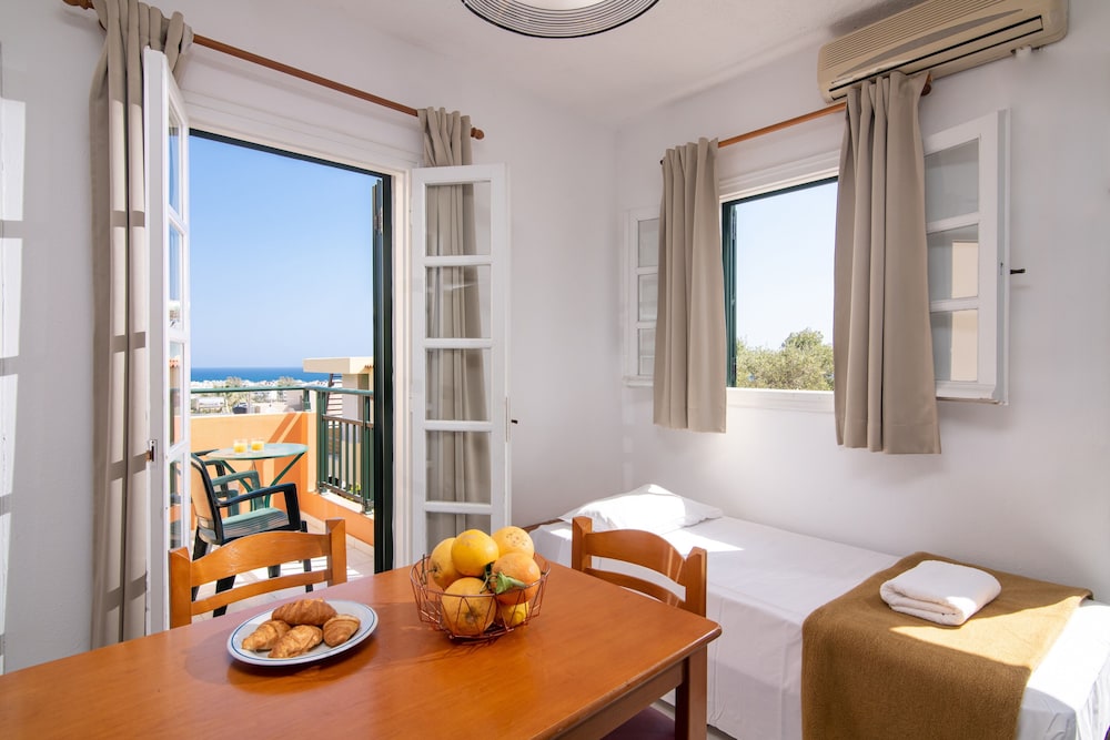 Golden Valentin Apartments — Hotel rooms in Hersonissos