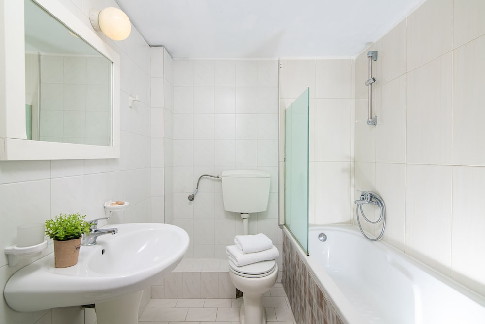 Golden Valentin Apartments — Hotel rooms in Hersonissos