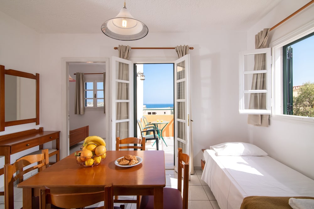 Golden Valentin Apartments — Hotel rooms in Hersonissos