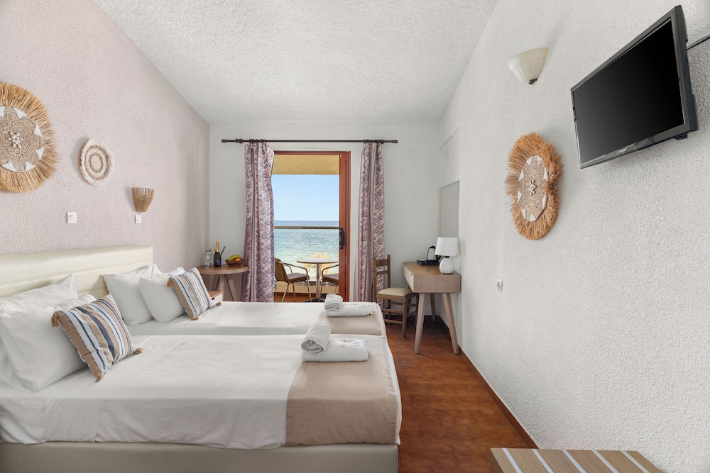 Iliessa Beach Hotel by GHH — Hotel rooms in Argassi, Ionian Islands