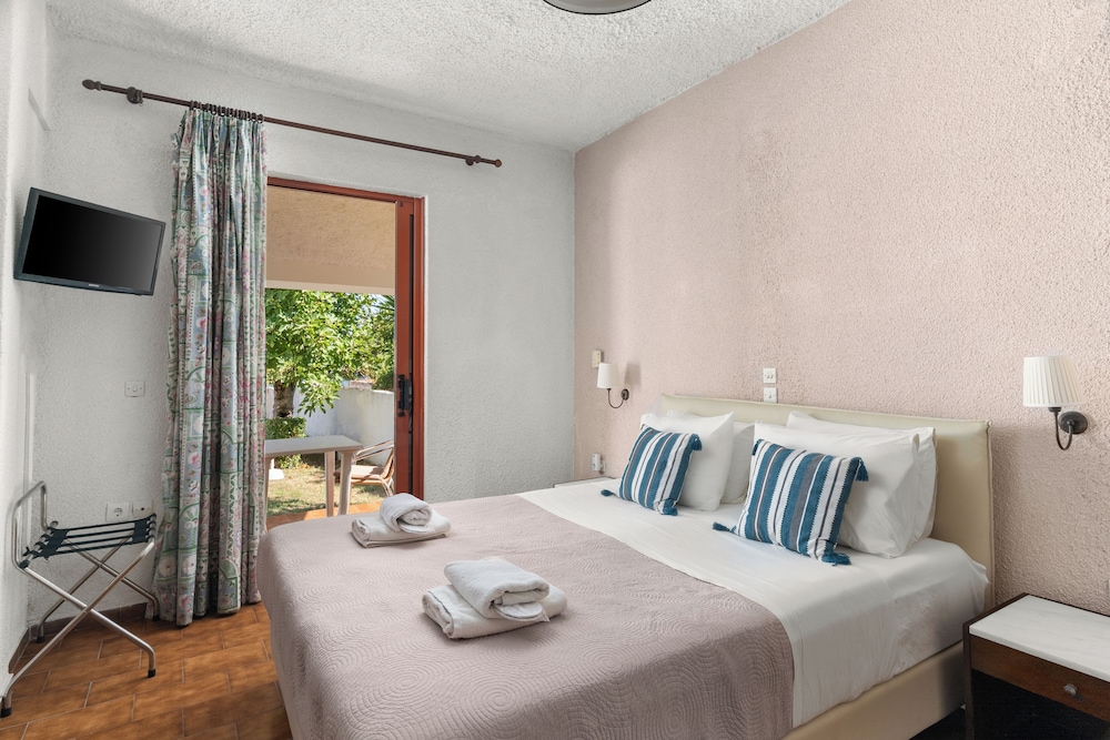 Iliessa Beach Hotel by GHH — Hotel rooms in Argassi, Ionian Islands