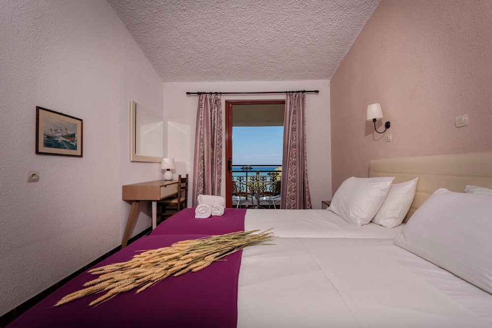 Iliessa Beach Hotel by GHH — Hotel rooms in Argassi, Ionian Islands