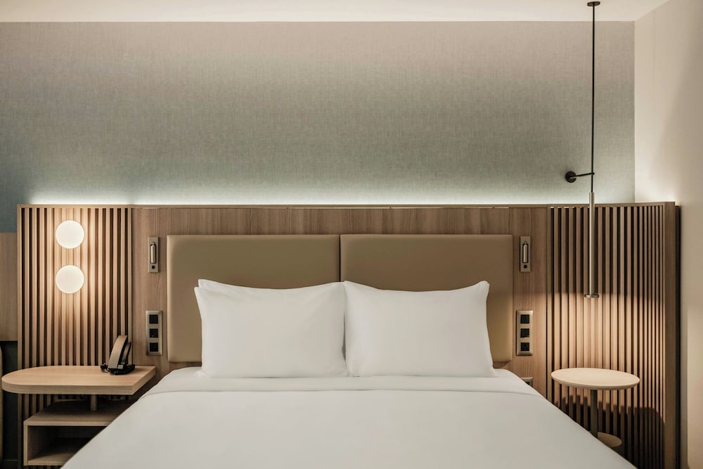 Courtyard by Marriott Sliema — Hotel rooms in Sliema, Malta Island