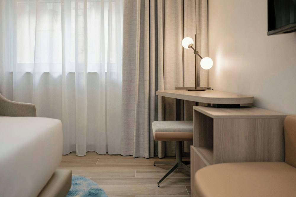 Courtyard by Marriott Sliema — Hotel rooms in Sliema, Malta Island