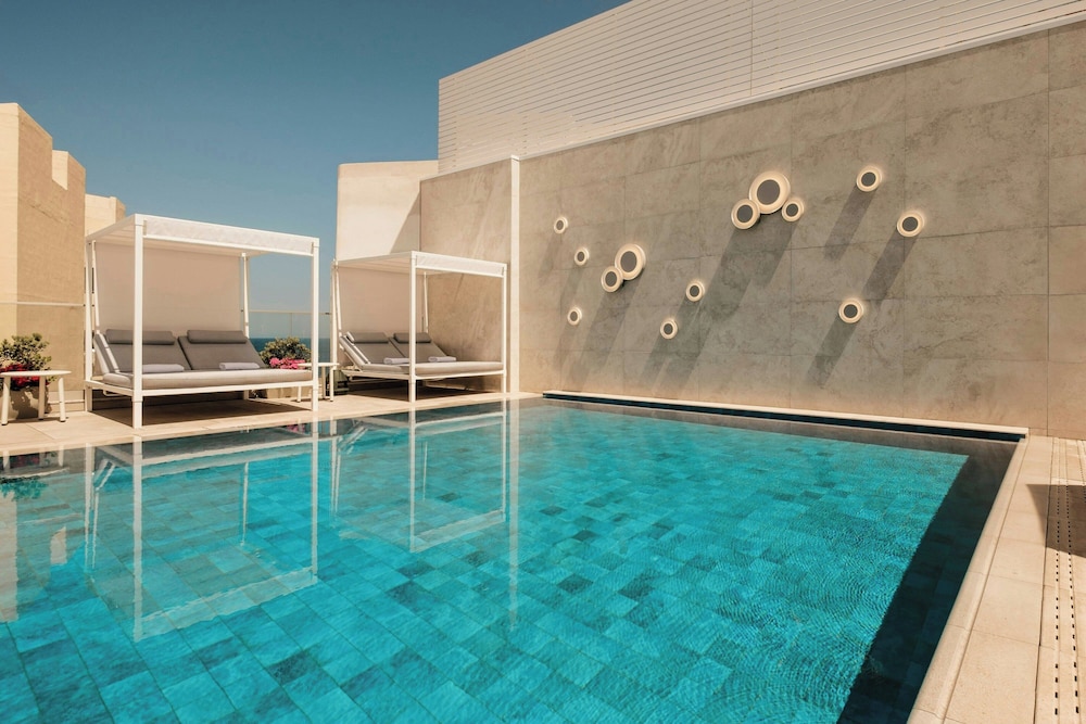 Courtyard by Marriott Sliema — Swimming pool in Sliema, Malta Island