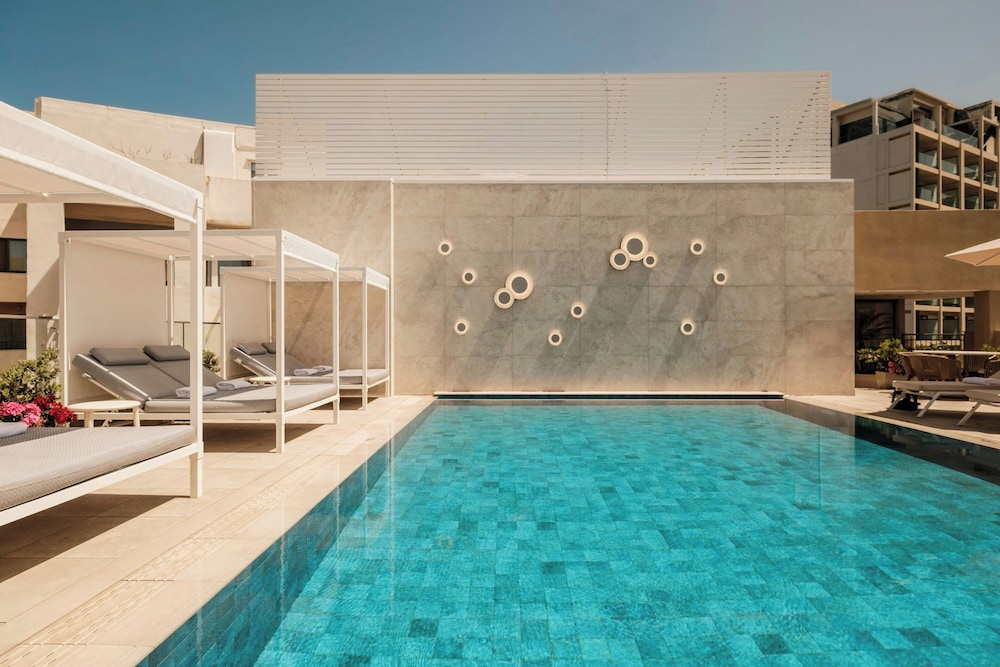 Courtyard by Marriott Sliema — Swimming pool in Sliema, Malta Island
