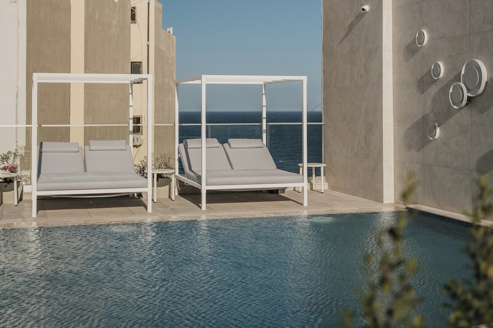 Courtyard by Marriott Sliema — Swimming pool in Sliema, Malta Island