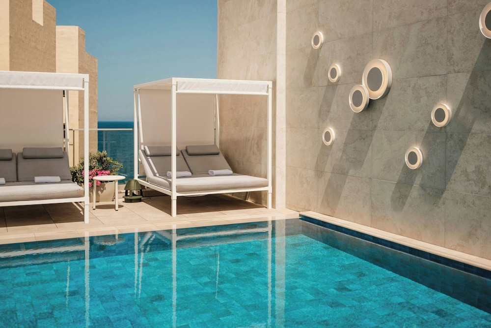 Courtyard by Marriott Sliema — Swimming pool in Sliema, Malta Island