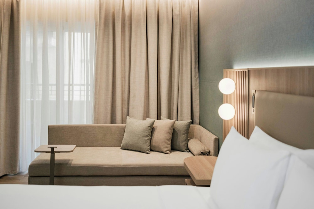 Courtyard by Marriott Sliema — Hotel rooms in Sliema, Malta Island
