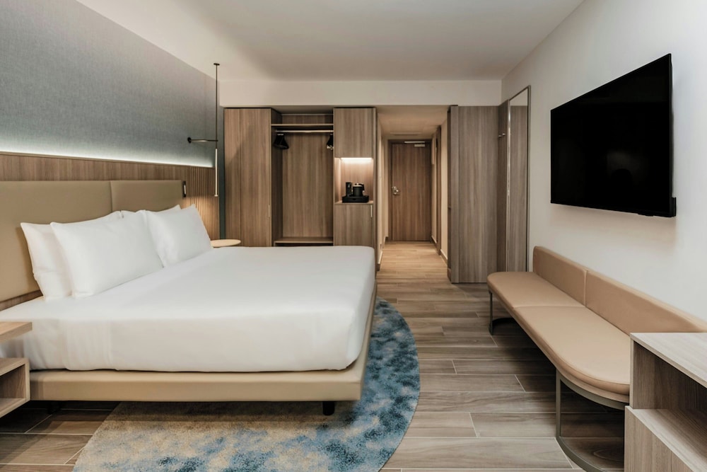 Courtyard by Marriott Sliema — Hotel rooms in Sliema, Malta Island