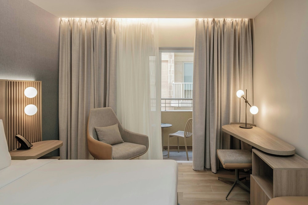 Courtyard by Marriott Sliema — Hotel rooms in Sliema, Malta Island