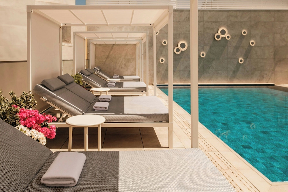 Courtyard by Marriott Sliema — Swimming pool in Sliema, Malta Island