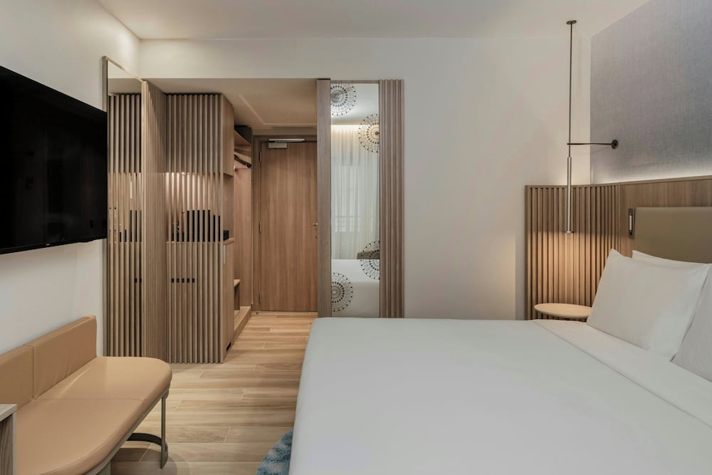 Courtyard by Marriott Sliema — Hotel rooms in Sliema, Malta Island