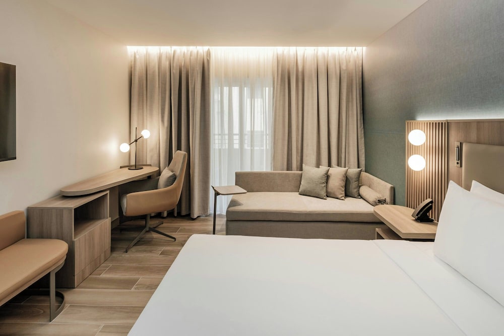 Courtyard by Marriott Sliema — Hotel rooms in Sliema, Malta Island